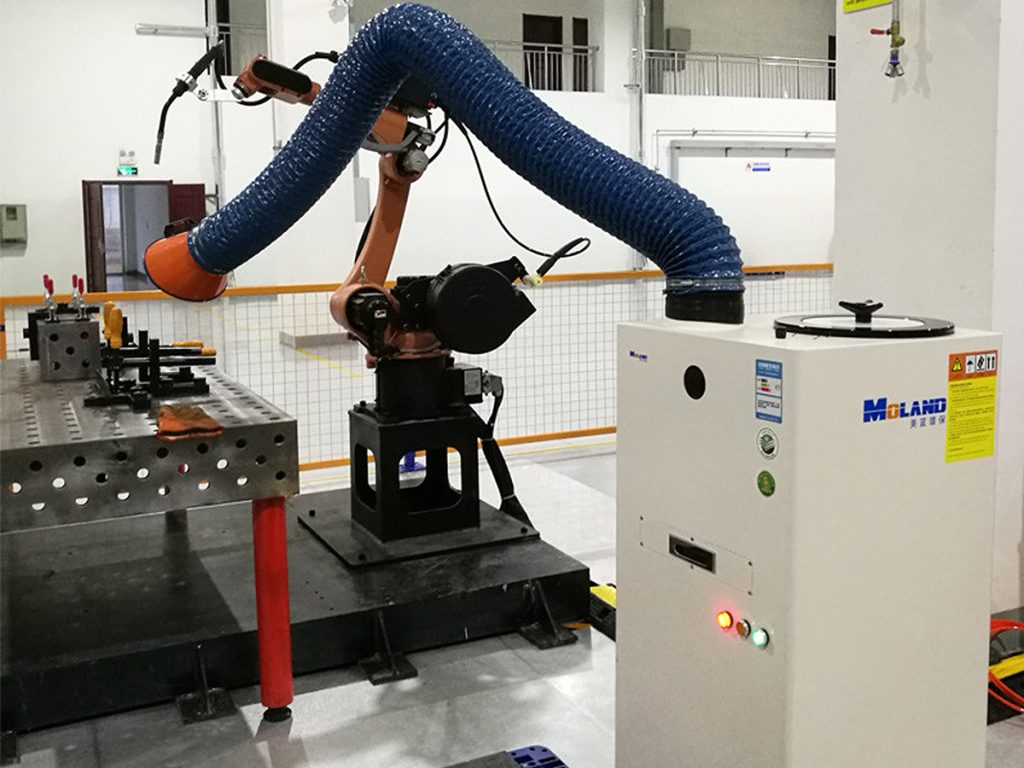 Mobile welding fume extractor